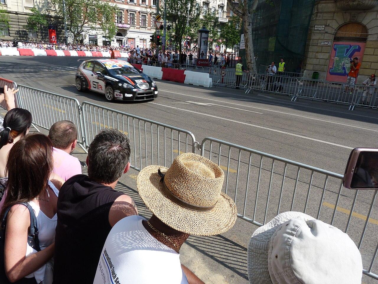 F1赛车人物：一位顶尖选手的进阶之路（数据科技视角）